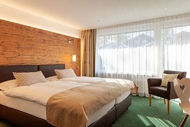 Modern Alpine Doppelzimmer mit Matterhornsicht