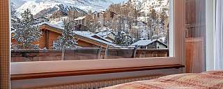 Bergblick aus dem Fenster